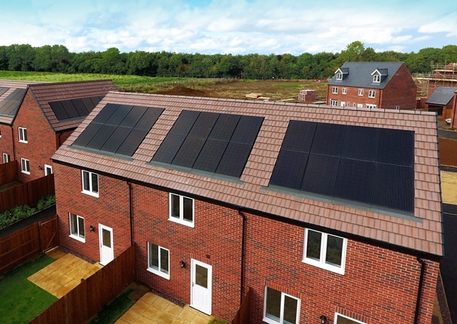 3084-Persimmon-Banbury-integrated-solar(C)ViridianSolar - Low Res