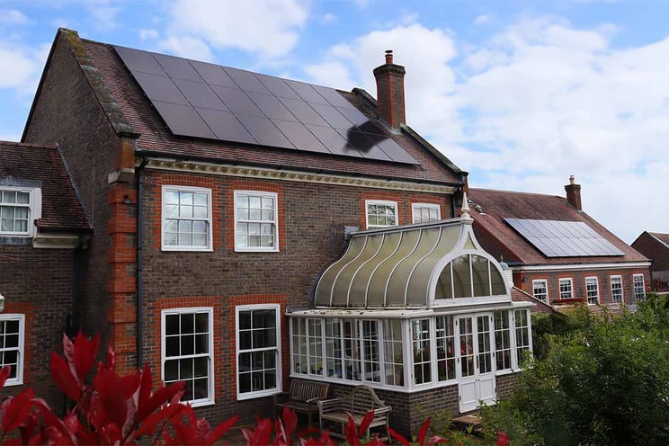 Local Solar Specialists vs. National Installers: Choosing the Home Solar Panel Installer